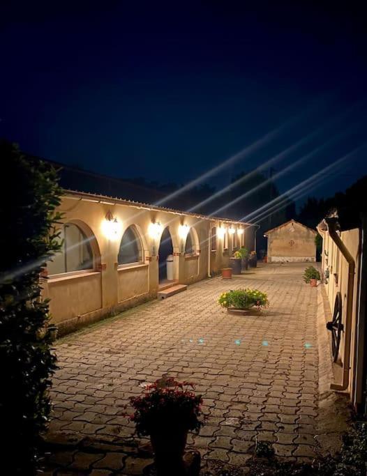 Insolite Au Coeur D'une Ecurie Apartment Arles